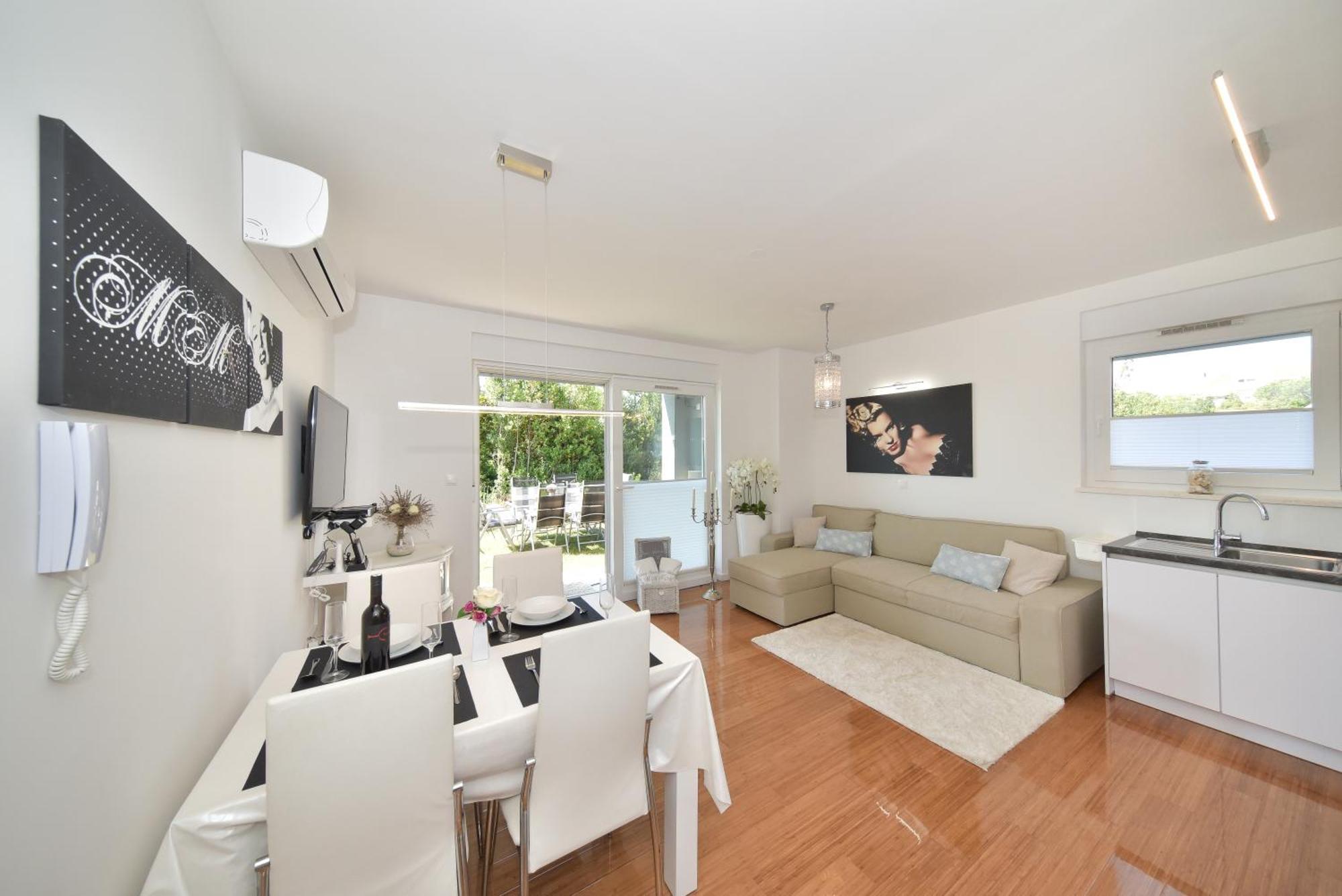 Mm Luxury Apartments Gold & Rubin Zadar Room photo